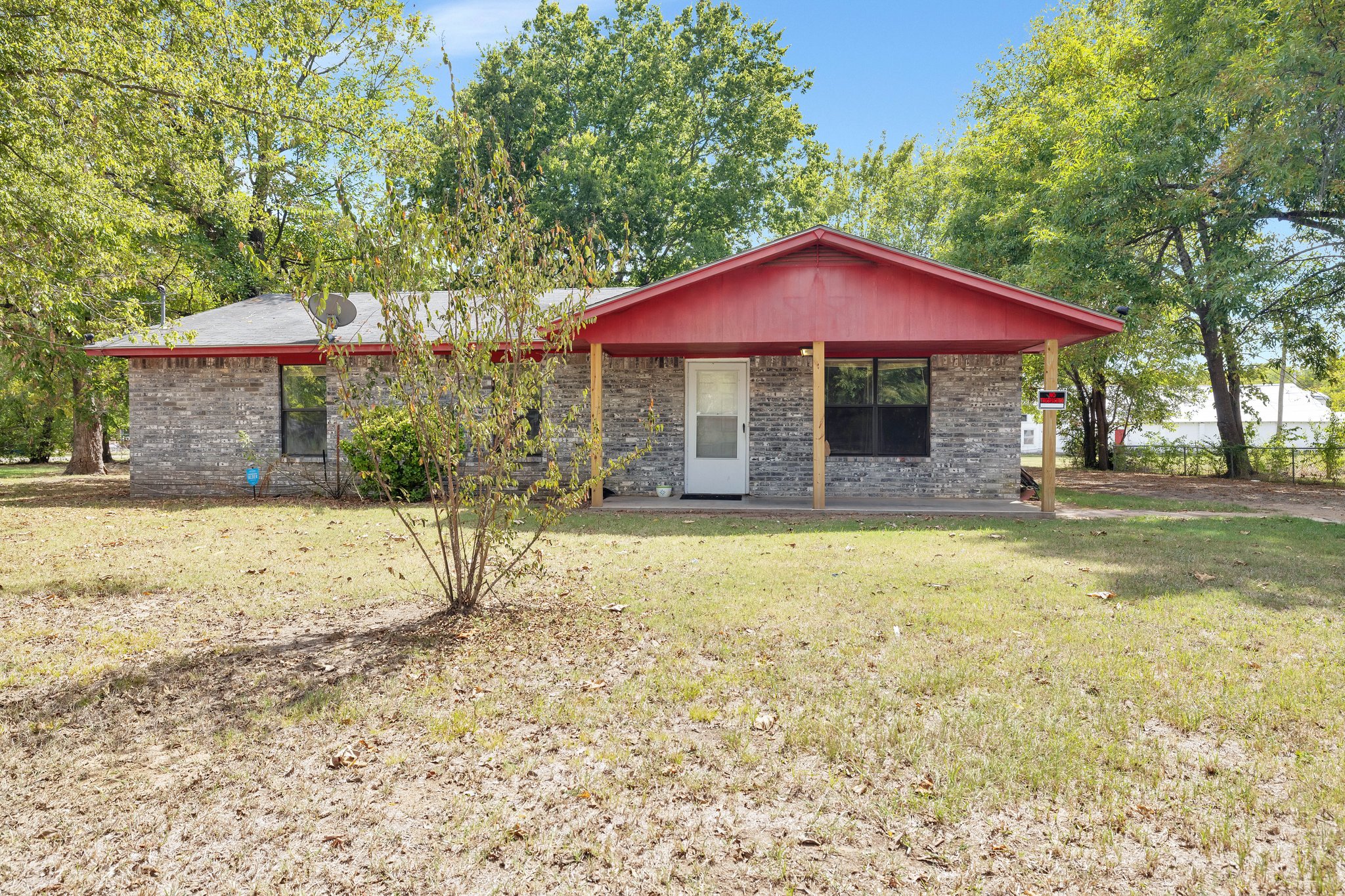 Front exterior view of a charming 3-bedroom, 2-bathroom home for sale at 805 W 1st St, Hugo, Oklahoma.